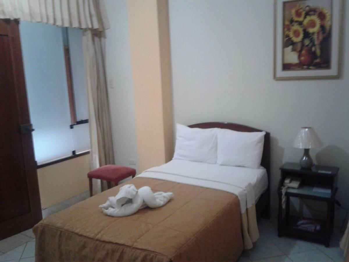 Hotel Plaza Bolognesi 344 Trujillo Bagian luar foto
