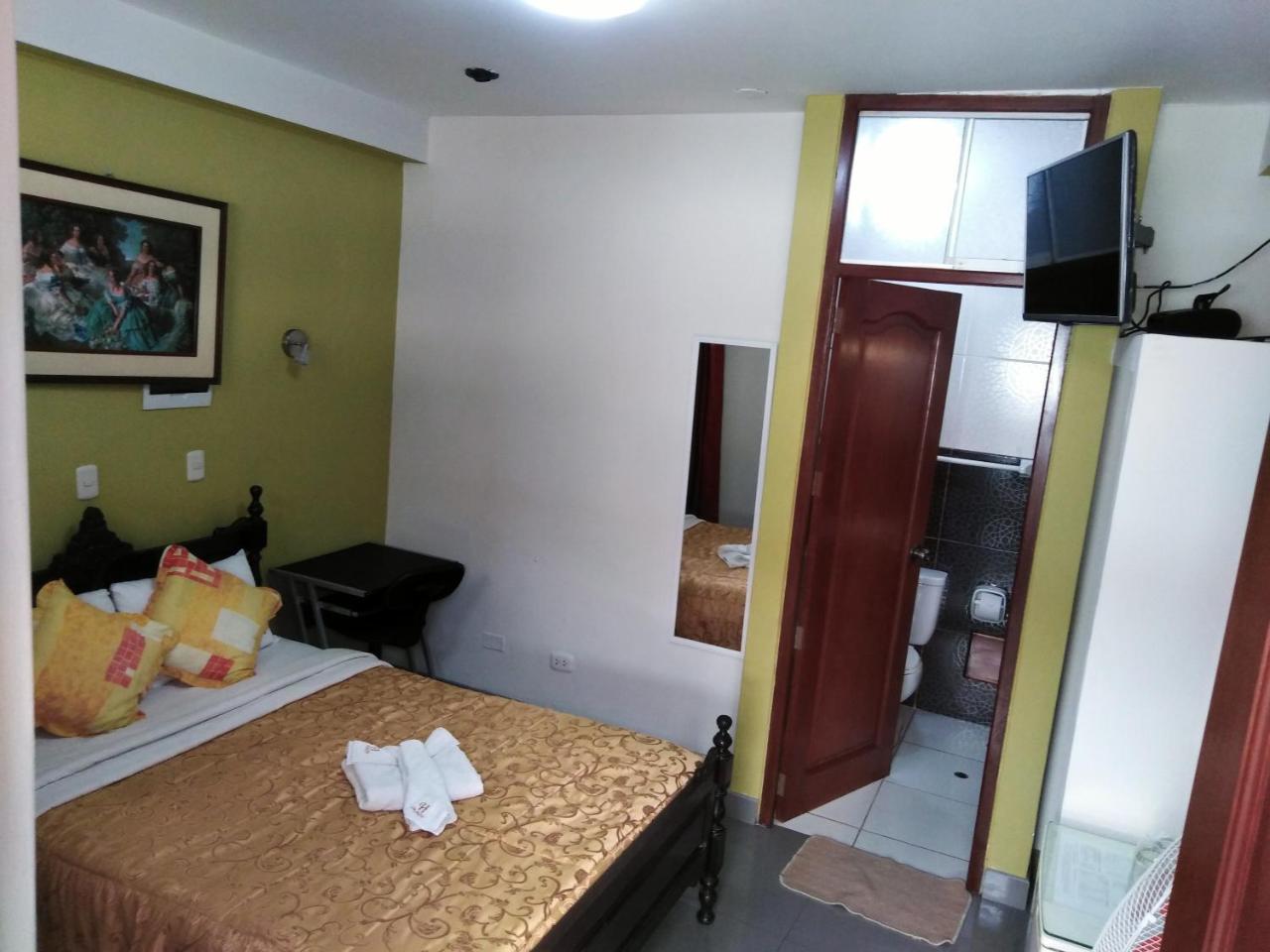 Hotel Plaza Bolognesi 344 Trujillo Bagian luar foto